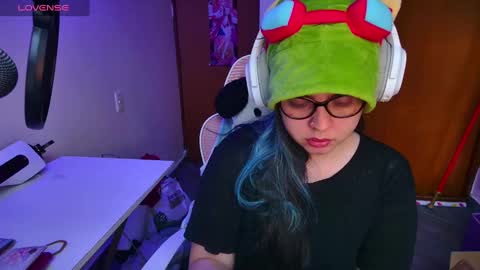 Im Violet online show from March 9, 2025, 10:41 pm