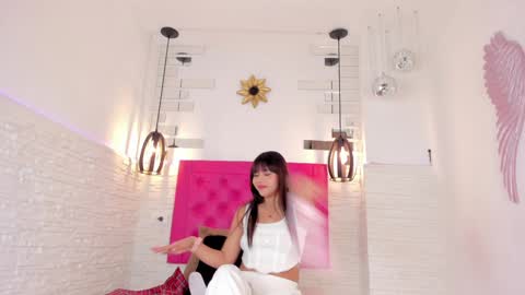Vallolet Peach  online show from December 12, 2024, 11:40 am