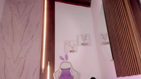 Vallolet Peach  online show from October 4, 2025, 11:41 am