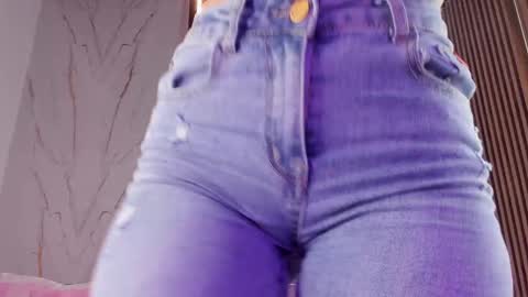 Vallolet Peach  online show from October 17, 2025, 11:24 am