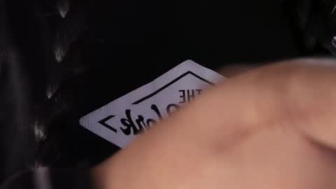 Vallolet Peach  online show from March 28, 2026, 12:05 pm