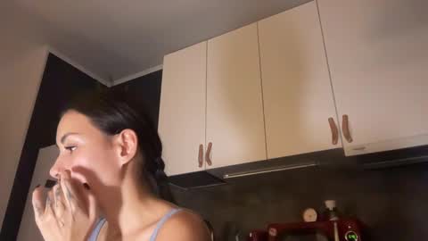 Snapshot of valorant_girl chatting on December 11, 2024, 10:27 pm Little Devil online show from December 11, 2024, 10:27 pm