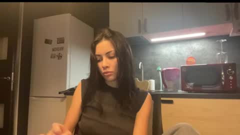 Snapshot of valorant_girl chatting on January 4, 2025, 5:47 pm Little Devil online show from January 4, 2025, 5:47 pm