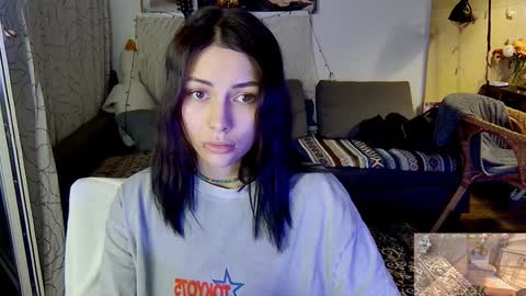 Snapshot of valorant_girl chatting on January 29, 2025, 8:14 pm Little Devil online show from January 29, 2025, 8:14 pm
