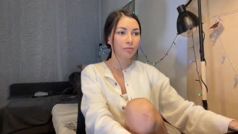 Snapshot of valorant_girl chatting on February 8, 2025, 6:12 pm Little Devil online show from February 8, 2025, 6:12 pm