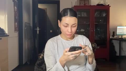 Snapshot of valorant_girl chatting on February 15, 2025, 6:01 pm Little Devil online show from February 15, 2025, 6:01 pm
