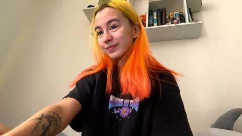 Snapshot of valtopi chatting on February 20, 2026, 6:10 am Emily online show from February 20, 2026, 6:10 am