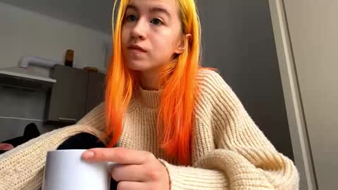 Snapshot of valtopi chatting on February 22, 2026, 6:13 am Emily online show from February 22, 2026, 6:13 am