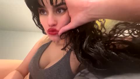 vampgatita online show from December 15, 2024, 1:24 am