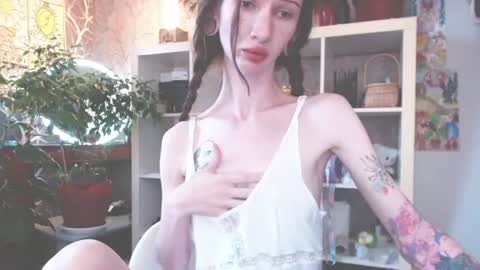 Snapshot of vampire_valentine chatting on August 2, 2026, 10:19 pm Mollyy Valentine online show from August 2, 2026, 10:19 pm