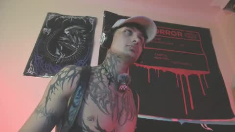 david guzman i model independenthelp me with a thumbs up online show from September 11, 2025, 2:44 am