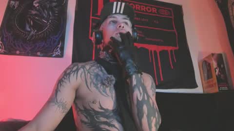 david guzman i model independenthelp me with a thumbs up online show from September 19, 2025, 2:57 am