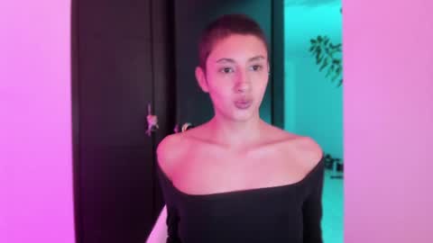 Snapshot of vandalovee chatting on July 25, 2026, 6:00 am Babi Alu online show from July 25, 2026, 6:00 am