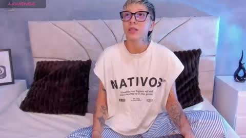 Snapshot of vane_grey chatting on June 16, 2026, 7:27 pm vane_grey online show from June 16, 2026, 7:27 pm