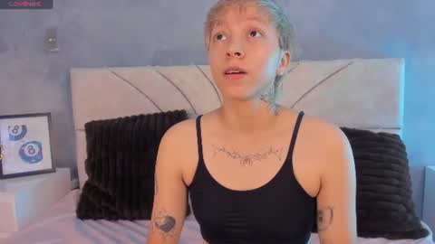 Snapshot of vane_grey chatting on July 19, 2026, 4:33 pm vane_grey online show from July 19, 2026, 4:33 pm
