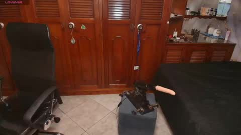 vane_latin18 online show from May 15, 2026, 8:05 pm