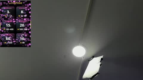 Snapshot of vane_lips chatting on September 21, 2025, 1:07 am V A N E online show from September 21, 2025, 1:07 am