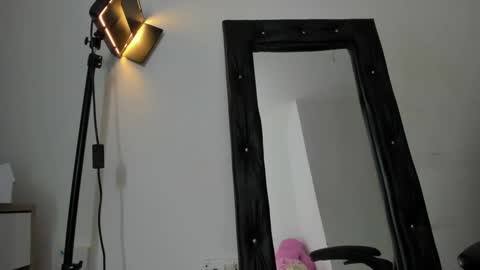 Snapshot of vanelope_smith chatting on October 5, 2025, 10:35 am vanelope_smith online show from October 5, 2025, 10:35 am