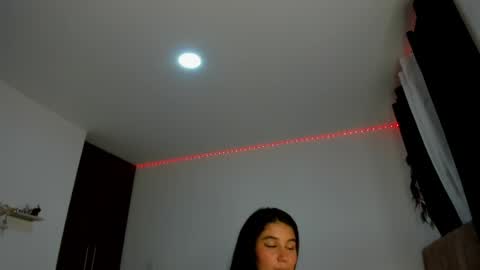 vanesa_g1 online show from June 5, 2026, 6:52 am