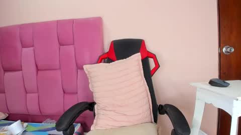 vaness_dior online show from January 6, 2025, 9:54 pm