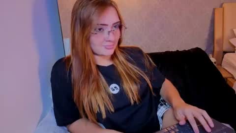 Snapshot of vanessa_foxyy chatting on July 11, 2026, 8:33 pm vanessa_foxyy online show from July 11, 2026, 8:33 pm