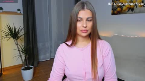 vanessa_moonn online show from October 12, 2025, 1:54 pm