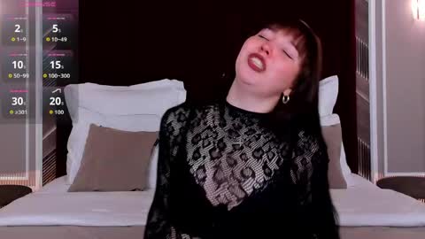 Vanessa online show from April 17, 2026, 4:43 pm