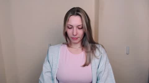 Vanessa online show from April 15, 2026, 4:25 pm