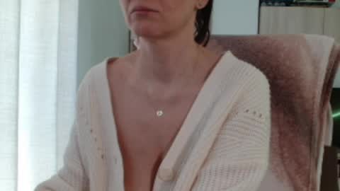 Vanessa online show from April 1, 2026, 12:17 pm