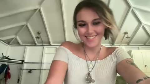 vanessaluvs2play online show from November 9, 2025, 9:57 pm