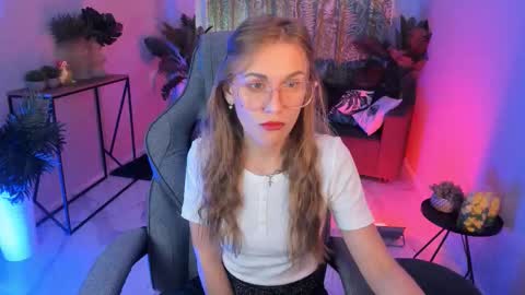 Vanessa online show from October 6, 2025, 8:01 am