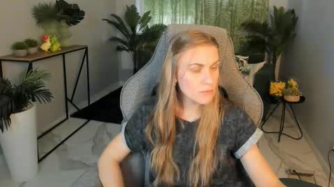 Vanessa online show from October 20, 2025, 6:47 am