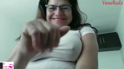 Vanesared2 online show from October 16, 2025, 1:45 pm