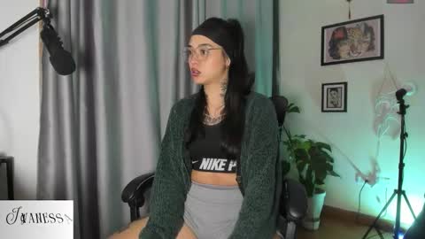 Vanessa online show from September 17, 2025, 11:12 am