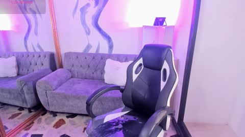 vanessascott_ online show from March 10, 2026, 5:45 am