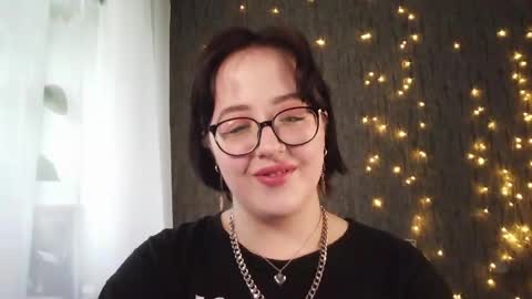 vanessashadow online show from May 15, 2026, 8:43 am