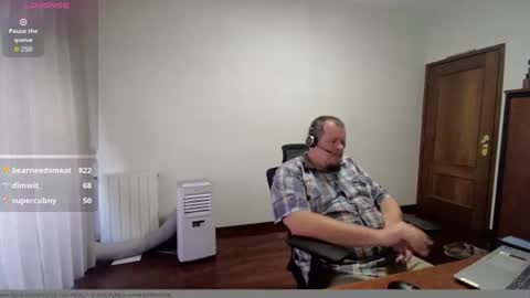 Snapshot of vanifer chatting on July 14, 2026, 2:12 pm Vanifer online show from July 14, 2026, 2:12 pm