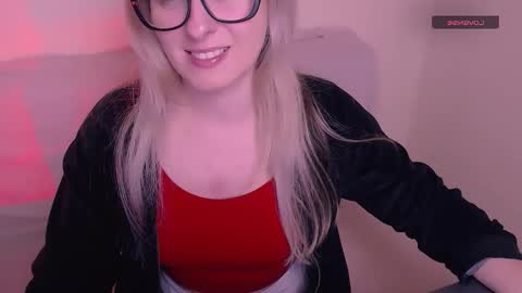 Mia online show from December 3, 2025, 8:00 am