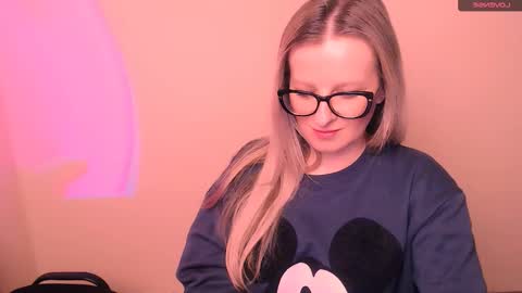 Mia online show from February 16, 2026, 5:25 am