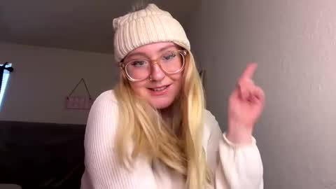 vanillapuddingpie online show from January 10, 2025, 9:53 pm