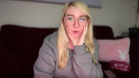 vanillapuddingpie online show from February 20, 2025, 2:51 am