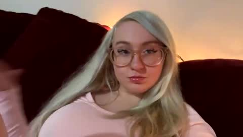 Snapshot of vanillapuddingpie chatting on November 17, 2025, 3:23 am vanillapuddingpie online show from November 17, 2025, 3:23 am