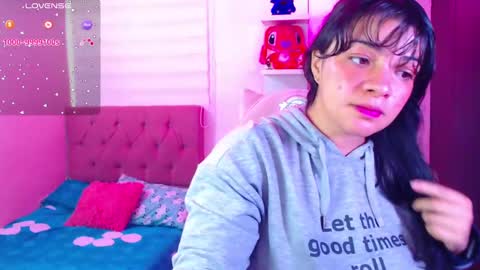 Snapshot of vannessa_shy chatting on December 26, 2024, 8:11 pm Vanesa online show from December 26, 2024, 8:11 pm