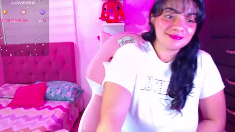 Snapshot of vannessa_shy chatting on January 13, 2025, 9:42 pm Vanesa online show from January 13, 2025, 9:42 pm