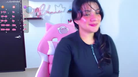 Snapshot of vannessa_shy chatting on February 4, 2025, 9:52 pm Vanesa online show from February 4, 2025, 9:52 pm