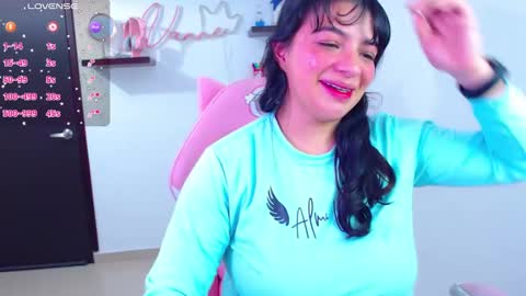 Snapshot of vannessa_shy chatting on February 10, 2025, 9:25 pm Vanesa online show from February 10, 2025, 9:25 pm