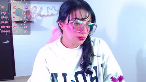 Snapshot of vannessa_shy chatting on February 20, 2025, 11:21 pm Vanesa online show from February 20, 2025, 11:21 pm