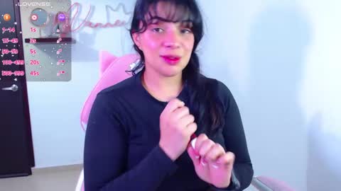 Snapshot of vannessa_shy chatting on February 27, 2025, 8:53 pm Vanesa online show from February 27, 2025, 8:53 pm