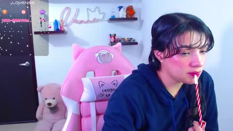 Snapshot of vannessa_shy chatting on March 3, 2025, 10:10 pm Vanesa online show from March 3, 2025, 10:10 pm