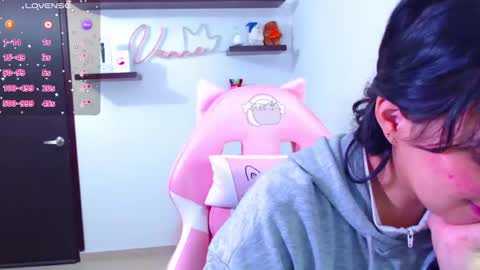 Snapshot of vannessa_shy chatting on March 12, 2025, 8:52 pm Vanesa online show from March 12, 2025, 8:52 pm